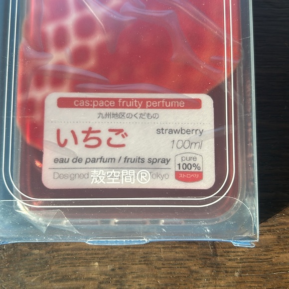 Strawberry iPhone 13 case - Picture 4 of 4